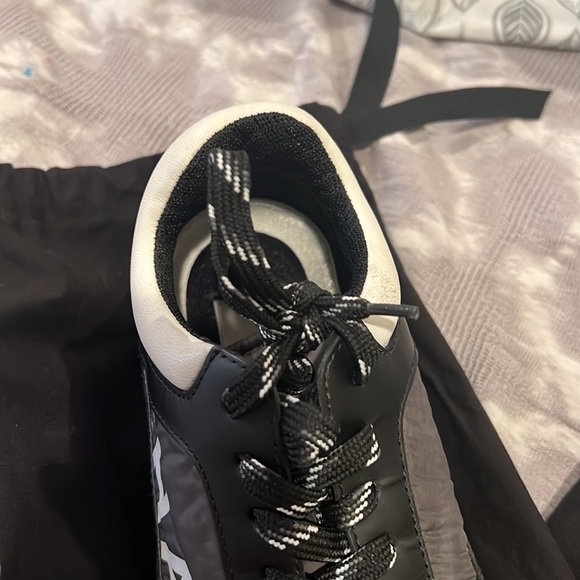 CHANEL Monochrome Lace-Up Sneakers - Picture 5 of 7